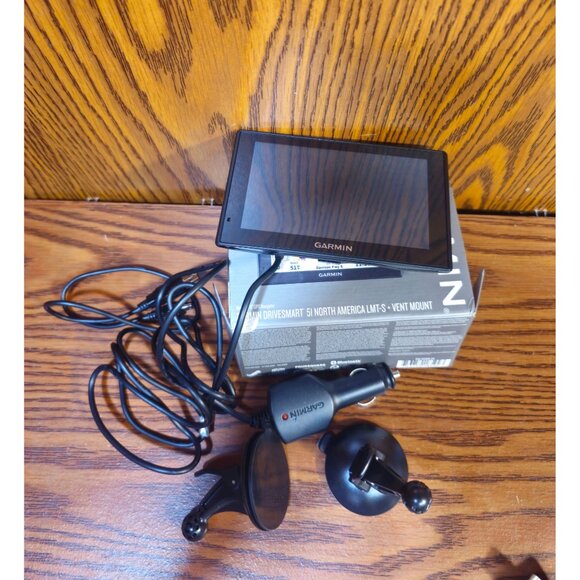 Garmin DriveSmart 51 GPS Navigator With Vent Mount - Picture 6 of 10